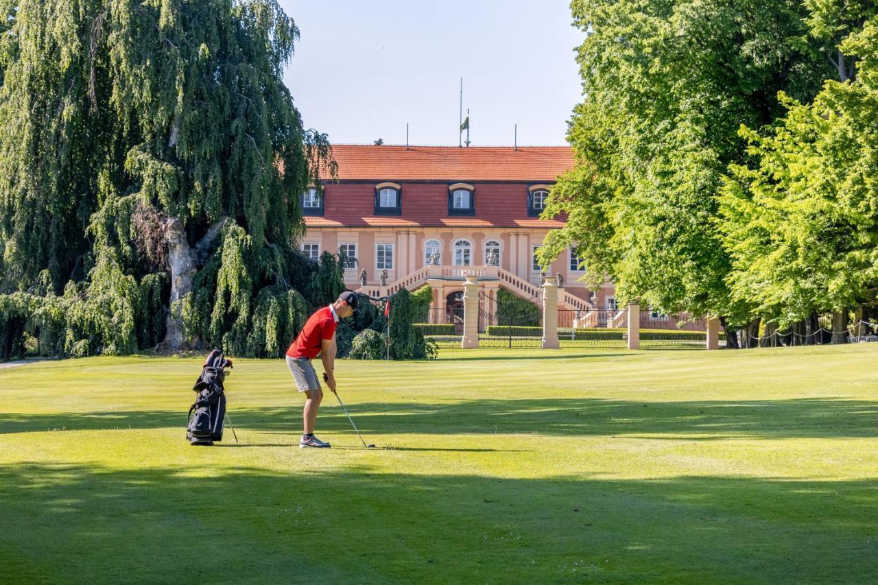 Hotel Zamek Stirin Velke Popovice Exterior photo