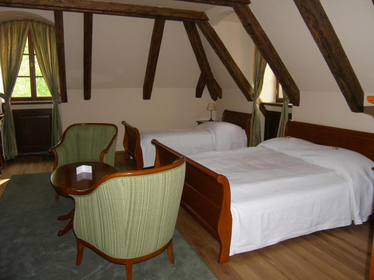 Hotel Zamek Stirin Velke Popovice Exterior photo