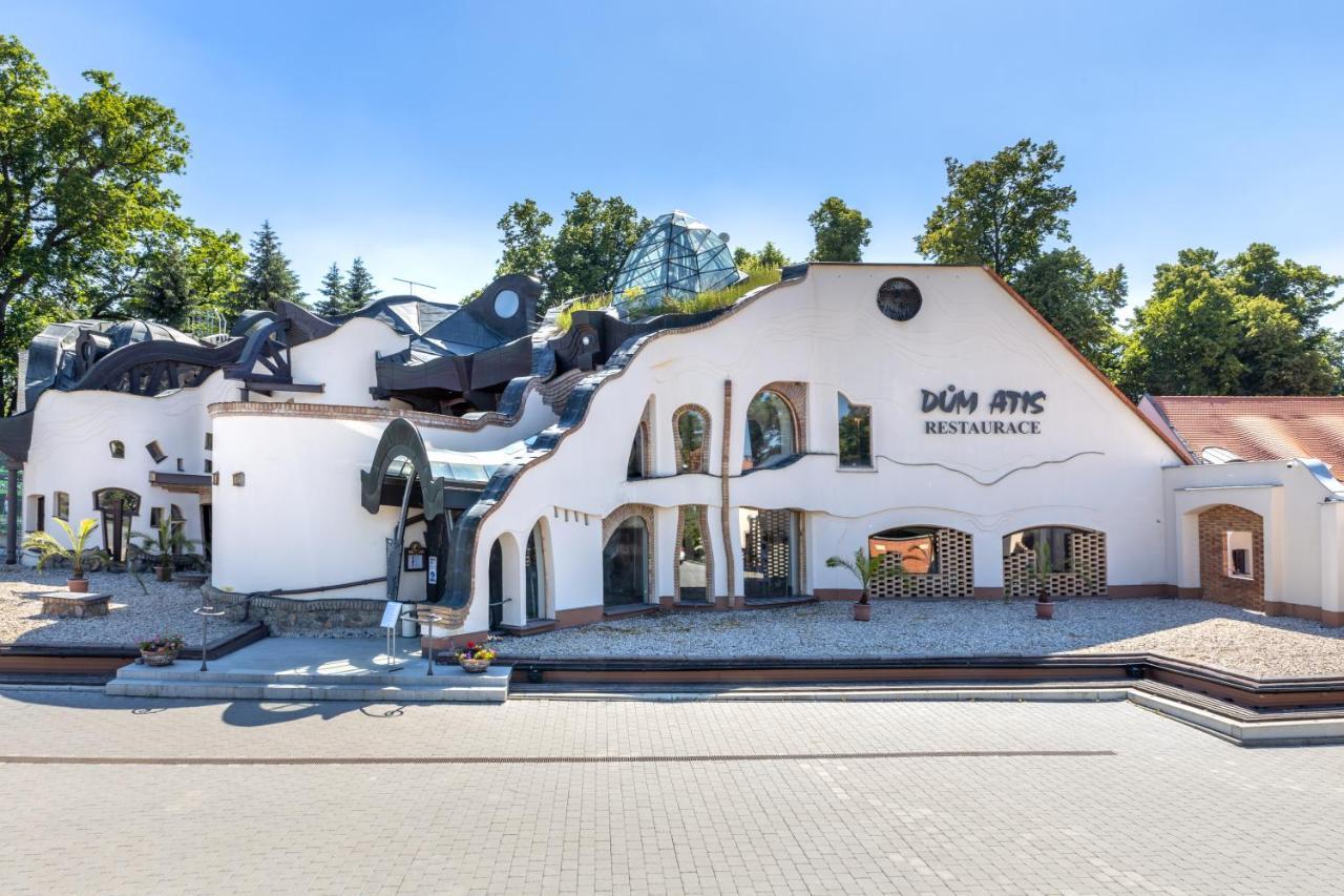 Hotel Zamek Stirin Velke Popovice Exterior photo