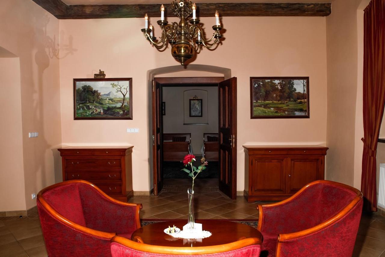 Hotel Zamek Stirin Velke Popovice Exterior photo